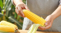 I’ll Never Shuck Corn Again After Learning An Ingenious Trick That Takes Seconds